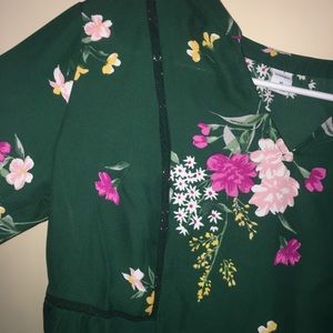 Old Navy Green Loose-Fitting Floral Blouse